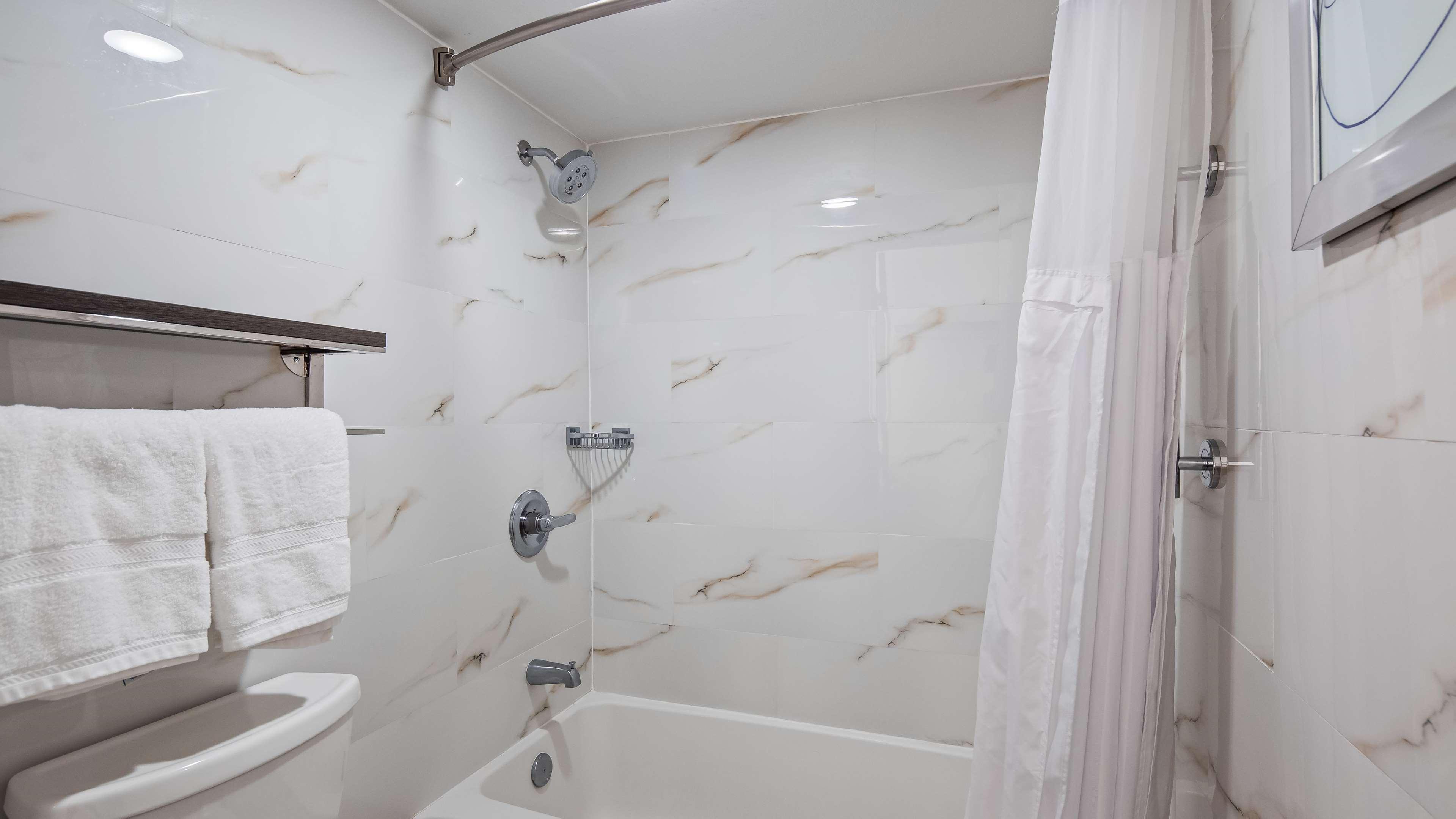 Hotel Canterbury Village &