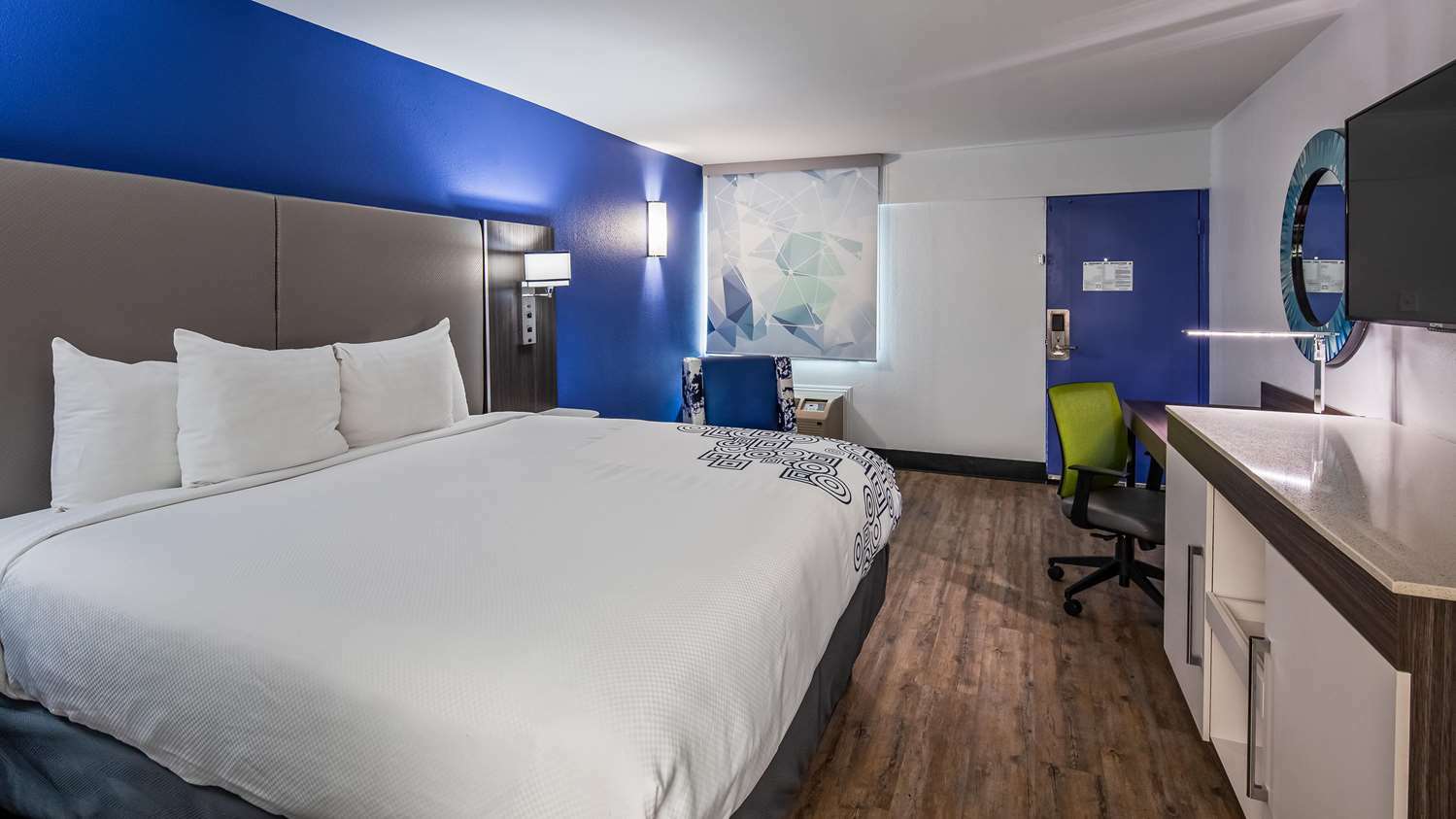 Canterbury Village & Hotel 3*